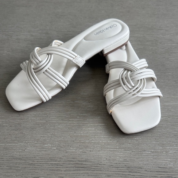 Calvin Klein Women's White Knotted Sandals S7.5 NWT - Picture 3 of 4